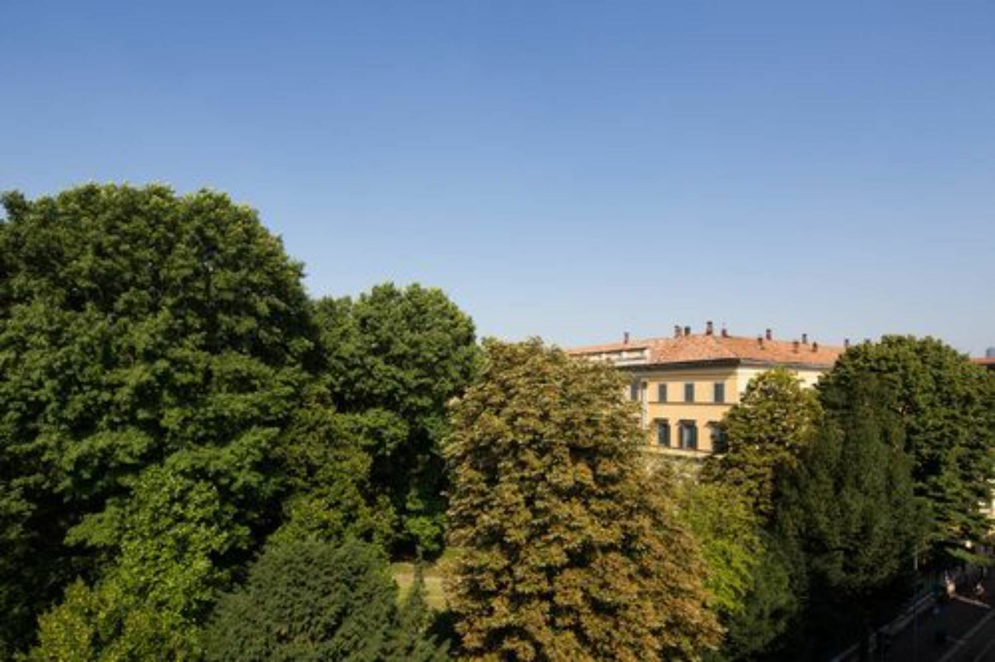 Babila Hostel Milan Bagian luar foto