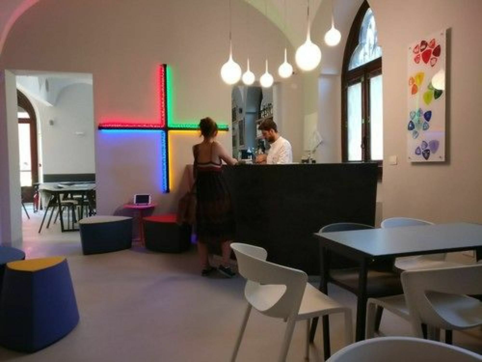 Babila Hostel Milan Bagian luar foto